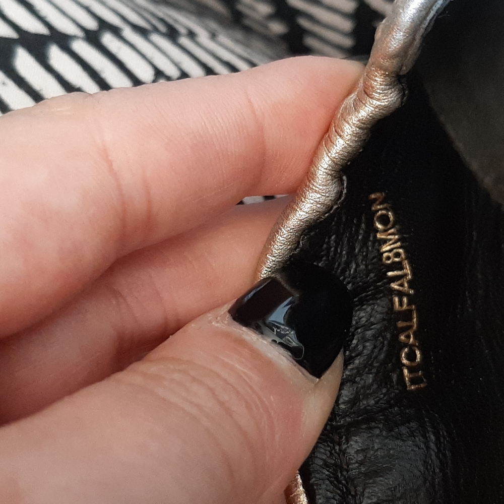 Burberry gold open toed  flats - Picture 7 of 8